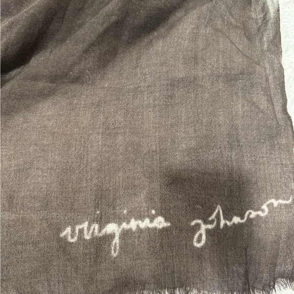 Large Virginia Johnson merino Wool Shawl - Picture 7 of 8